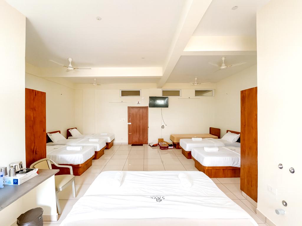 8 Bed Family Room, Savi Service Apartments