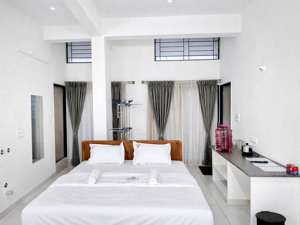 8 Bed Family Room, Savi Service Apartments