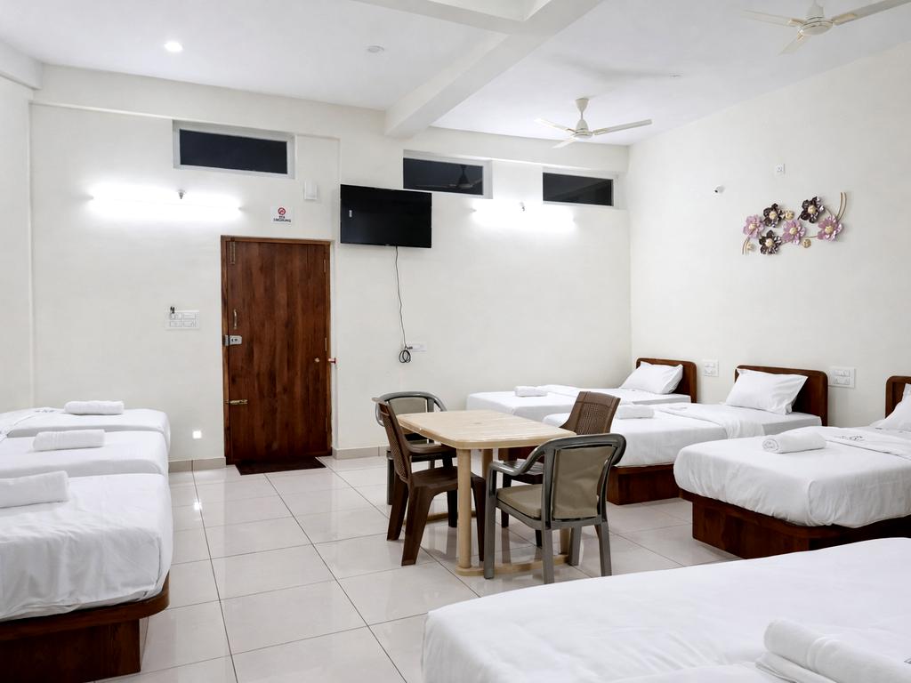 8 Bed Family Room, Savi Service Apartments